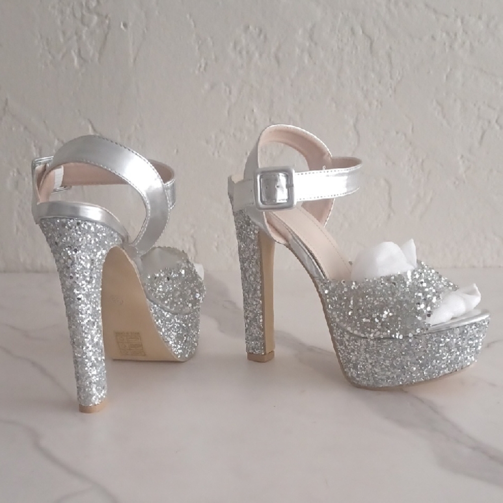 Silver Sparlke Platform Heels - Picture 1 of 1